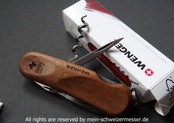 Schweizer Taschenmesser, Wenger EVO Wood 10 mit schönen Nussbaum-Holzschalen