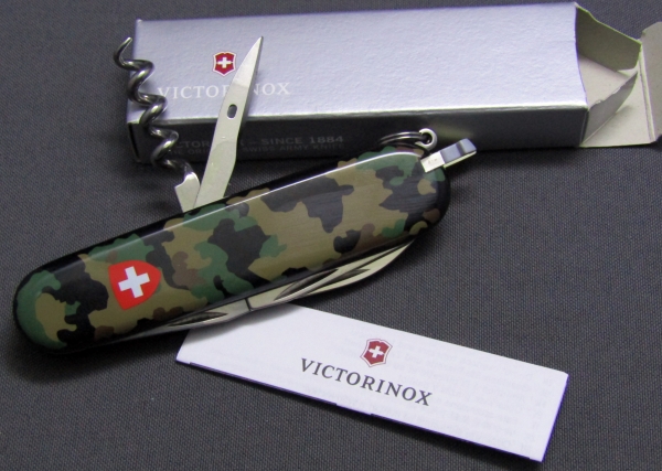 Schweizer Taschenmesser, Victorinox, Spartan, camouflage, mit rotem Schweizer Wappen auf den Schalen